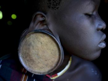 奥莫河谷人的头部装饰